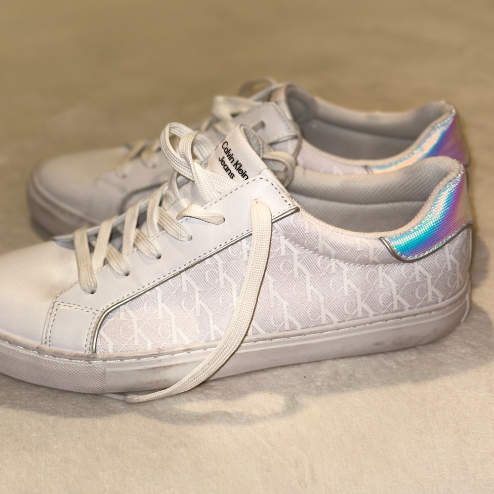 Women's white Charli Round Toe Casual Lace-up Sneakers size 11